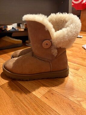 UGG Bailey Boots in Chestnut